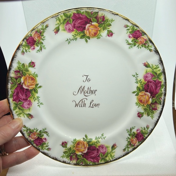 ROYAL ALBERT PLATE OLD COUNTRY ROSES “TO MOTHER WITH LOVE” 1962 VTG BONE CHINA - Picture 3 of 12